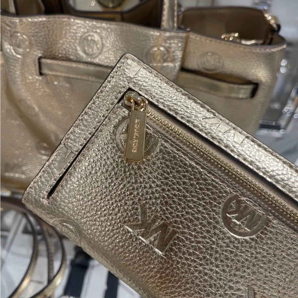 NWT MICHAEL KORS Carson Large Metallic Logo Debossed Snap Wallet - Picture 5 of 7